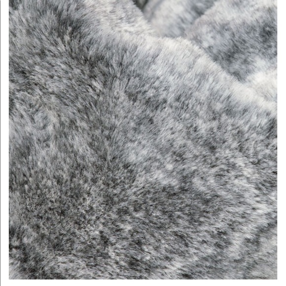 FAUX FUR SNOOD - GREY SKIES COLOR - Picture 2 of 3